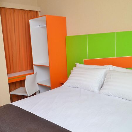 Hotel Titanium Express Homtel Jakarta Exterior foto