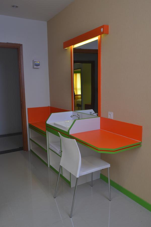 Hotel Titanium Express Homtel Jakarta Exterior foto